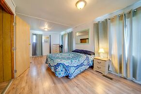 Cozy Geneva Home: Walk to Lake Erie & Main Strip!