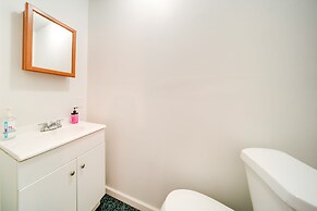 Cozy Geneva Home: Walk to Lake Erie & Main Strip!