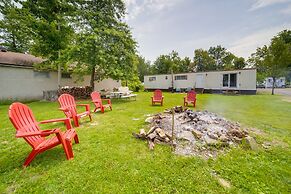 Cozy Geneva Home: Walk to Lake Erie & Main Strip!