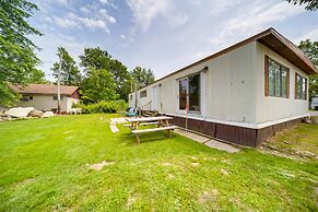 Cozy Geneva Home: Walk to Lake Erie & Main Strip!