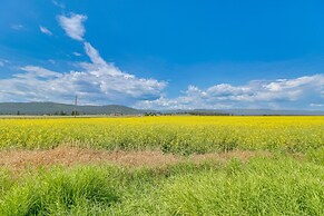 Remodeled Kalispell Farmhouse w/ Mountain Views
