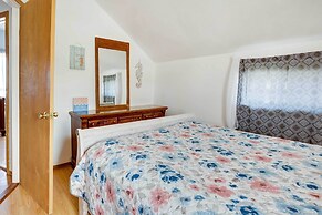 Waterfront Lake Erie Vacation Rental on the Strip!