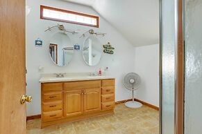 Waterfront Lake Erie Vacation Rental on the Strip!