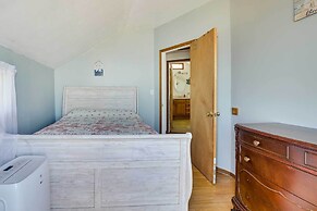 Waterfront Lake Erie Vacation Rental on the Strip!