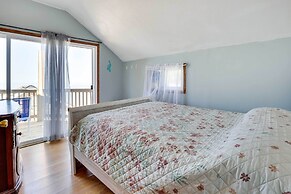 Waterfront Lake Erie Vacation Rental on the Strip!