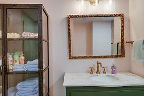 Nisswa Lake Getaway w/ Hot Tub + Kayaks!