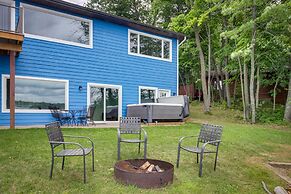 Nisswa Lake Getaway w/ Hot Tub + Kayaks!