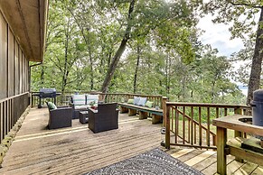 Rustic Iuka Retreat ~ 1/2 Mi to Pickwick Lake!