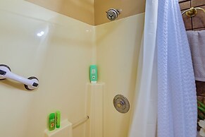 Dog-friendly Home Rental ~ 5 Mi to Cave Run Lake!