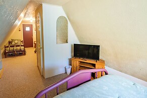 Dog-friendly Home Rental ~ 5 Mi to Cave Run Lake!