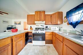 Charming Lake Erie Cottage on Main Strip!