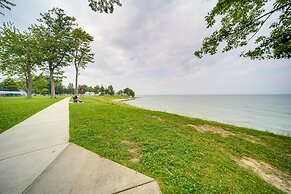 Charming Lake Erie Cottage on Main Strip!