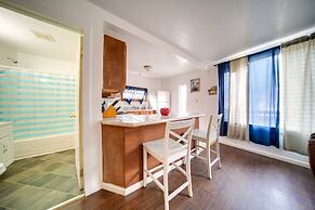 Charming Lake Erie Cottage on Main Strip!