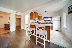 Charming Lake Erie Cottage on Main Strip!