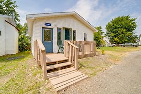 Charming Lake Erie Cottage on Main Strip!