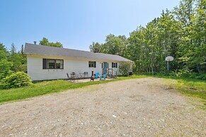 Charming & Scenic Gouldsboro Getaway w/ Patio!