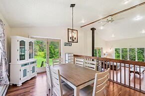 Charming & Scenic Gouldsboro Getaway w/ Patio!