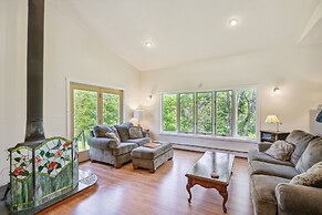 Charming & Scenic Gouldsboro Getaway w/ Patio!