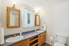 Charming & Scenic Gouldsboro Getaway w/ Patio!