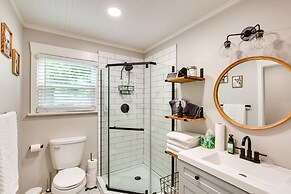 Lindale Vacation Rental w/ Deck & Grill!