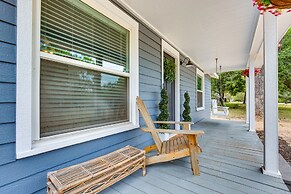 Lindale Vacation Rental w/ Deck & Grill!