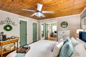 Lindale Vacation Rental w/ Deck & Grill!