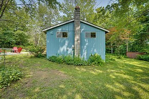 Cozy Becket Cottage Escape w/ Lake Access!
