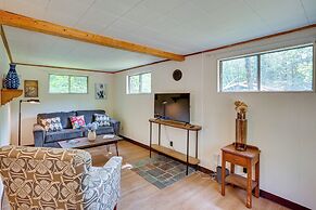 Cozy Becket Cottage Escape w/ Lake Access!