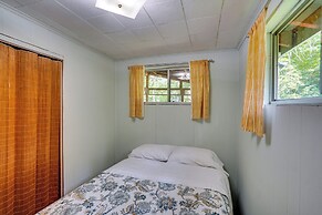 Cozy Becket Cottage Escape w/ Lake Access!