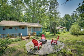 Cozy Becket Cottage Escape w/ Lake Access!