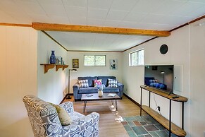 Cozy Becket Cottage Escape w/ Lake Access!