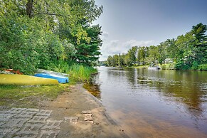 Cozy Becket Cottage Escape w/ Lake Access!
