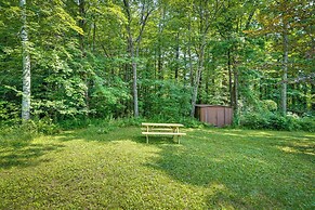 Cozy Becket Cottage Escape w/ Lake Access!