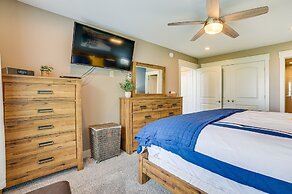 Houghton Lake Home w/ Private Dock + Kayaks!