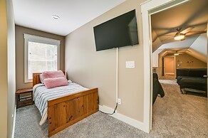 Houghton Lake Home w/ Private Dock + Kayaks!