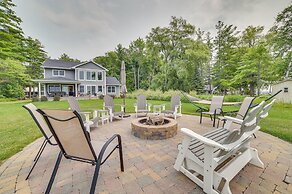 Houghton Lake Home w/ Private Dock + Kayaks!