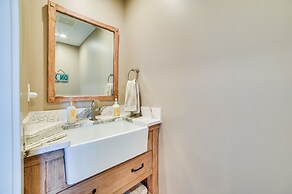 Houghton Lake Home w/ Private Dock + Kayaks!