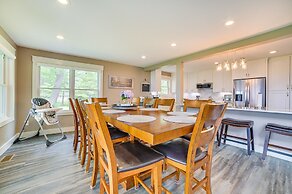Houghton Lake Home w/ Private Dock + Kayaks!
