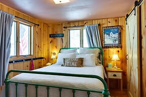 Lakefront Nevis Cabin Escape w/ Hot Tub!