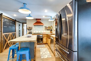 Lakefront Nevis Cabin Escape w/ Hot Tub!