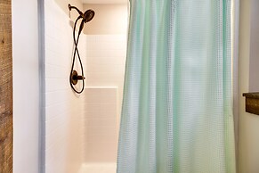 Lakefront Nevis Cabin Escape w/ Hot Tub!