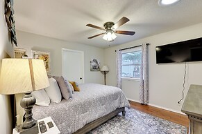 Lakefront Hot Springs Vacation Rental w/ Dock!