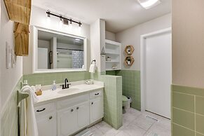 Lakefront Hot Springs Vacation Rental w/ Dock!