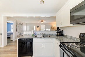 Coastal Emerald Isle Retreat w/ Deck & Grill!
