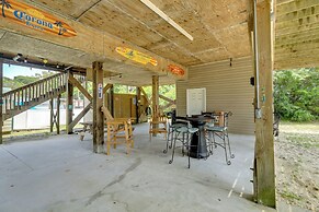 Coastal Emerald Isle Retreat w/ Deck & Grill!