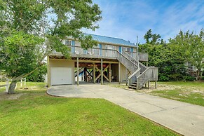 Coastal Emerald Isle Retreat w/ Deck & Grill!