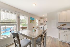 Coastal Emerald Isle Retreat w/ Deck & Grill!