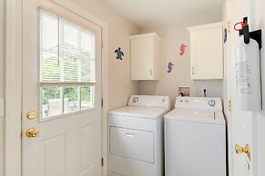 Coastal Emerald Isle Retreat w/ Deck & Grill!