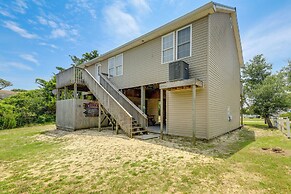 Coastal Emerald Isle Retreat w/ Deck & Grill!