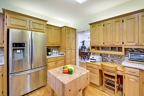 Hot Springs Village Golf Getaway w/ Deck!